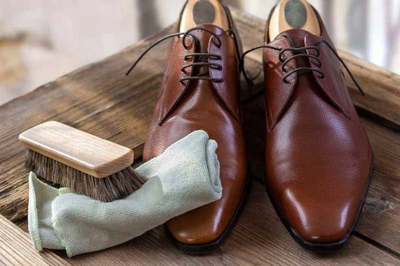Cách vệ sinh giày tây